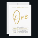 Gold | Brush Letters One 1. Geburtstag Party Einladung<br><div class="desc">Feiern Sie Ihren besonderen Tag mit dieser stilvollen Geburtstagsfeier. Dieses Design verfügt über ein Pinselskript "One" mit einem sauberen Layout in der Farbe Gold & Weiß. Weitere Designs und Party-Zubehör sind in meinem Shop BaraBomDesign erhältlich.</div>