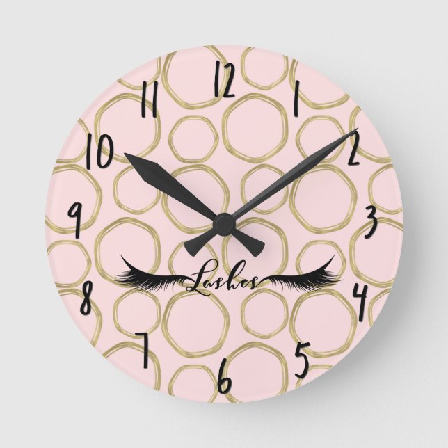 Gold Circles & Pink Modern Glam Lashes Salon Runde Wanduhr (Vorderseite)