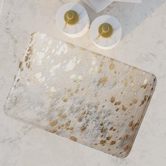 Gold Cowhide Print Metallic Badematte (Gold Cowhide Print Metallic Bath Mat, a luxury elegant and modern design for a classy chic bathroom)