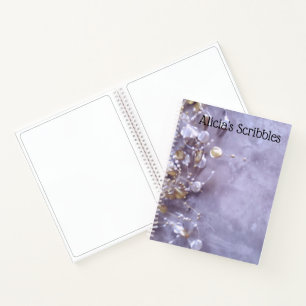 Gold Edelsteine auf dem Personalisierten Lavendel Notizbuch