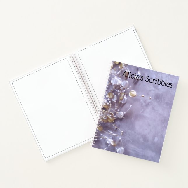 Gold Edelsteine auf dem Personalisierten Lavendel Notizbuch (Innenseite)