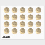 Gold-Effekt-Aufkleber-Monogramm, Runder Aufkleber<br><div class="desc">Gold Effekt Sticker Monogramm,  ein Imitat Gold Effekt Aufkleber,  um einen Hauch von Luxus zu Ihren Umschlägen hinzuzufügen. Verwenden Sie als Umschlag Aufkleber und als Monogramm Detail. Fügen Sie Ihre eigenen Initialen hinzu,  um dies zu einem eleganten Accessoire Ihrer Hochzeitssuite zu machen.</div>