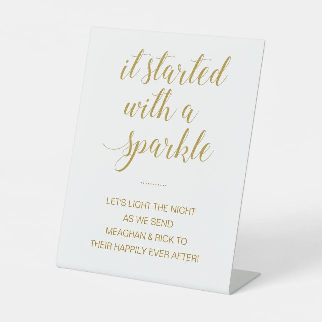 Gold es begann mit einem Sparkle Wedding Sparkler Sockelschild (Vorderseite)
