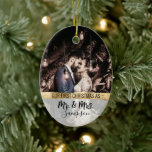 Gold First Christmas Married Paar Wedding Foto Keramik Ornament<br><div class="desc">This elegant and chic Christmas ornament is a beautiful way to commemorate a special event in your life. It feature a customizable photograph of a married paar and a printed gold foil brushstroke with the quot, "Our first Christmas as Mr. and Mrs." which is to be personalized with your last...</div>