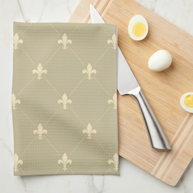 Gold Fleur-de-Lis Latte Brown Geschirrtuch (Viertel Falte)