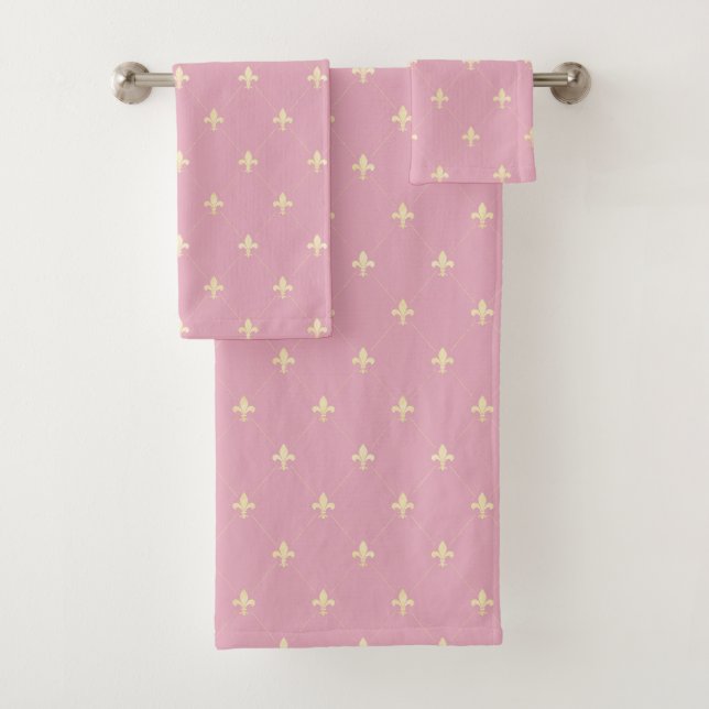 Gold Fleur-de-Lis Pink Badhandtuch Set (Insitu)