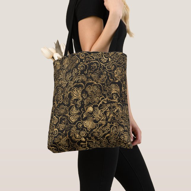 Gold Floral Baroque Pattern on Black Tasche (Von Nahem)