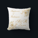 Gold Floral Monogram Logo Hochzeitskneeling Kissen<br><div class="desc">Gold Winter florale Monogramm Logo Hochzeitsknetkissen Kissen. Ein tolles Geschenk für frisch gebliebene oder Ihr Lieblingspärchen zum Hochzeitstag. Einfache Anpassung der Bräutigamen,  Initialen und Hochzeitstermin. Bestelle noch heute!</div>