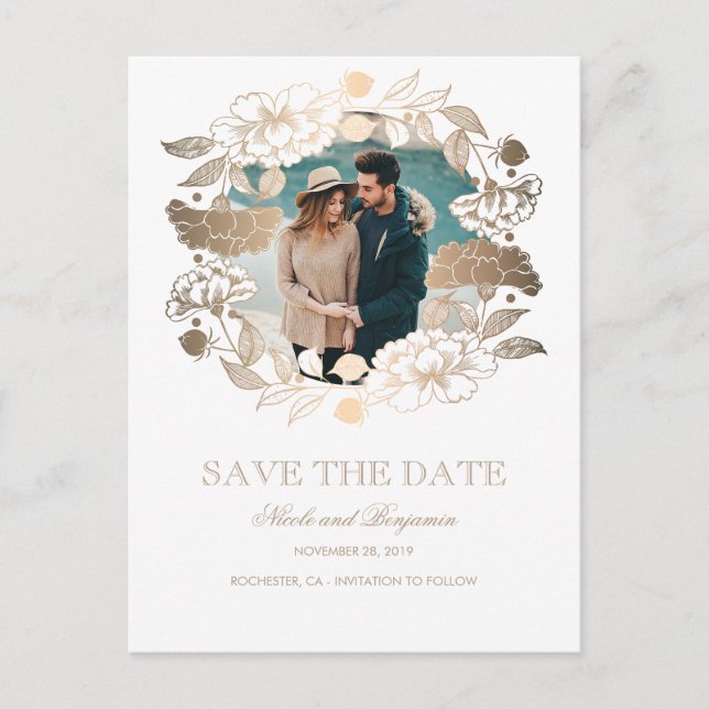 Gold Floral Wreath | Peonies | Foto Save the Date Ankündigungspostkarte (Vorderseite)