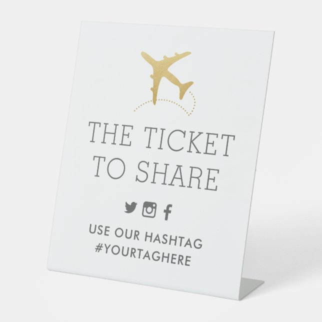 Gold Flugzeug Travel Theme Party Hashtag Sign Sockelschild (Vorderseite)