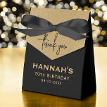 Gold Foil 70th Birthday Name Script Vielen Dank Geschenkschachtel<br><div class="desc">Mit dem Chic Birthday Gold Foil Monogram Script bedanken Sie sich für die Boxen. Mit einem eleganten Monogramm-Drehbuch in Goldfolie schimmern diese ausgeklügelten Gefälligkeitsboxen eine luxuriöse Touch zu jeder Geburtstagsfeier. Sie sind perfekt für kleine Leckereien,  Leckerbissen oder Pfannkuchen geeignet und bilden ein unvergessliches Zeichen der Wertschätzung für die Gäste.</div>
