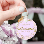 Gold Frills & Lilac Lila Bridesmaid Hochzeitsgesch Schlüsselanhänger<br><div class="desc">Diese Schlüsselanhänger sind so konzipiert, dass sie den Hochzeitsjungfrauen bei ihrer Hochzeitsfeier einen Vorzug geben. Sie zeichnen sich durch ein schlichtes und dennoch elegantes Design aus, das mit einem lila Hintergrund in hellen Lilien, einer goldenen Schrift und einem zartem goldenen Imitat mit einer blühenden Rahmen versehen ist. Der Text sagt...</div>