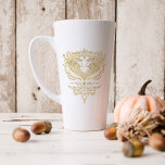 Gold Gemini Astrologie Zodiac-Zeichen | Monogramm Milchtasse<br><div class="desc">Perfekt geeignet für Freunde und Familie, um ihnen einen wundervollen Ehrentag zu wünschen. Imitate goldgeflochtener Zodiac vorne mit Empfängername, Geburtstag und Tierkreiszeichen-Persönlichkeitsmerkmalen auf der Rückseite. Fügen Sie diesem Design Ihre benutzerdefinierte Formulierung hinzu, indem Sie die "Diese Vorlage bearbeiten"-Felder auf der rechten Seite des Elements verwenden, oder klicken Sie auf die...</div>