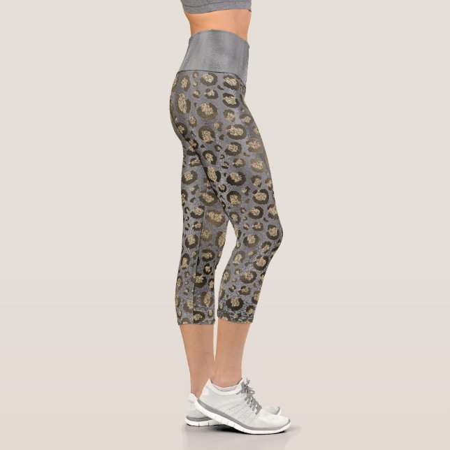 Gold Glittery Leopard Print on Glossy Gray Capri Leggings (Rechts)