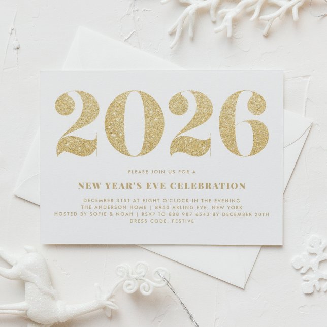 Gold Glitzer 2024 Silvester-Party Einladung (Customizable 2026 New Year's Eve party invitation featuring faux gold glitter.)