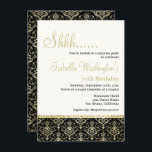 Gold Glitzer Damask 70. Überraschung Geburtstagspa Einladung<br><div class="desc">Gold Glitzer Damask 70. Überraschung Geburtstagsparty von Eugene Designs. Feiern Sie Ihren Überraschungsgeburtstag mit diesem edlen, eleganten Golddampfer auf schwarz. Der Glitzer ist für jeden Geschmack etwas dabei. Auf der Vorderseite befinden sich Vorlagenfelder, in denen Sie Ihre eigenen Angaben auf einem blassgelben Hintergrund platzieren können, und unten befindet sich ein...</div>