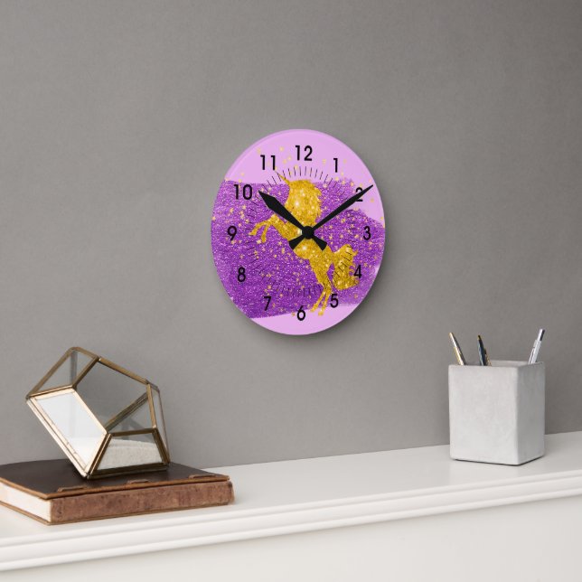 Gold Glitzer Einhorn auf Rosa Runde Wanduhr (Büro)