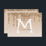Gold Glitzer Quinceanera Save the Date Einladung<br><div class="desc">Gold Sparkle und Tropfen Glitzer Quinceanera Celebration Monogram Name und Initial Save the Date Geburtstagsparty Einladung. Diese Einladung ist ideal für das Gold Sparkle Glitzer Quinceanera Party,  das in Gold feiern möchte.</div>