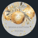 Gold Gray Christmas Wedding Siegel Round Stickers<br><div class="desc">Umfassen Sie Siegel Aufkleber als Hochzeitsempfang oder zum Probe-Dinner oder Brautparty,  mit dem Gold Gray Christmas Einladung Thema.</div>