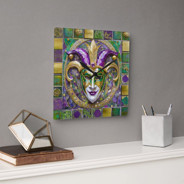 Gold Green Lila Mardi Gras Jester Mask Quadratische Wanduhr (Büro)