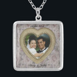 Gold Heart Foto Frame Necklace Versilberte Kette<br><div class="desc">Romantische Foto-Rahmenhalskette,  um Ihr eigenes Foto zu personalisieren und Text,  Schriftart,  Größe und Farbe zu verändern. Sehr hübsch als Gastgeschenk Hochzeit für Ihre Gäste!</div>