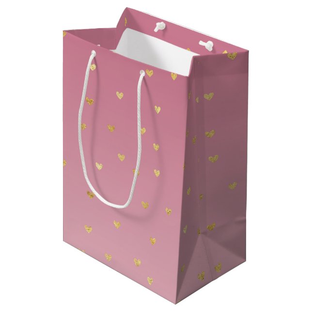 Gold Hearts Blush Pink Ombre Mittlere Geschenktüte (Vorderseite Schrägansicht)