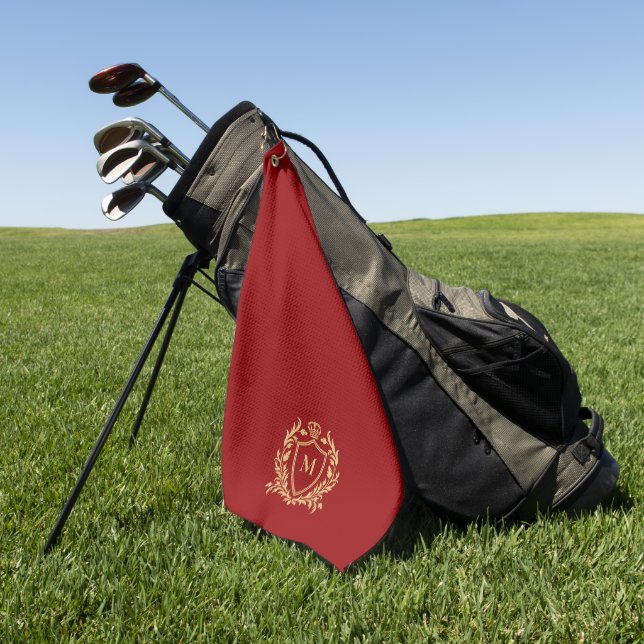 Gold Heraldic Shield Monogram On Deep Purple Golfhandtuch (Gras)