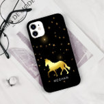 Gold Horse Stars Reittiere Personalisiertes Monogr Case-Mate iPhone Hülle<br><div class="desc">Metallische Pferdedarstellung in Gold auf schwarzem Hintergrund mit passenden Sternen verbunden mit einem eleganten Skript. Karo in unserem Shop für weitere Artikel aus dieser Kollektion.</div>