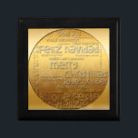 Gold International Christmas Grußschmuck Box Erinnerungskiste<br><div class="desc">Wünschen Sie Weihnachten in vielen Sprachen : Feliz Navidad - Feliz Natal - Joyeux Weihnachten - Fröhliche Weihnachten - Vrolijk Kerstfeest - Buone Feste Natalizie - Jul - Fröhliche Weihnachten, mit diesem schönen Design wie ausgeschnitten und Papercut-Stil (goldene Schrift) auf goldenem Hintergrund. Goldene Schmuckkiste für Weihnachten. Sie können die Größe...</div>