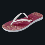 Gold Lace Burgundy Maroon Bridesmaid Wedding Flip Flops<br><div class="desc">Diese eleganten Hochzeitskippen sind eine großartige Möglichkeit, um Ihren Brautmädchen zu danken und sie zu erkennen und ihnen nach einem langen Tag eine Erholung zu geben. Das schöne Design zeichnet sich durch ein elegantes Design mit goldenen Spitzen-Frills auf bordeauxrotem, weinrotem Hintergrund und extravaganten goldfarbenen Schriftzeichen aus. Der Text liest Bridesmaid...</div>