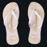 Gold Lace Elegante Blush Pink Bridesmaid Wedding Flip Flops<br><div class="desc">Diese eleganten Hochzeitskippen sind eine großartige Möglichkeit, um Ihren Brautmädchen zu danken und sie zu erkennen und ihnen nach einem langen Tag eine Erholung zu geben. Das schöne Design zeichnet sich durch ein elegantes Design mit goldfarbenen Spitzen-Frills auf einem hellrot-rosa Hintergrund und extravagant goldfarbenen Schriftzeichen aus. Der Text liest Bridesmaid...</div>