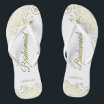Gold Lace Frills Elegante White Bridesmaid Wedding Flip Flops<br><div class="desc">Diese eleganten Hochzeitskippen sind eine großartige Möglichkeit, um Ihren Brautmädchen zu danken und sie zu erkennen und ihnen nach einem langen Tag eine Erholung zu geben. Das schöne Design zeichnet sich durch ein elegantes Design mit goldenen Spitzen-Frills auf weißem Hintergrund und extravagant goldfarbenen Schriftzeichen aus. Der Text liest Bridesmaid mit...</div>
