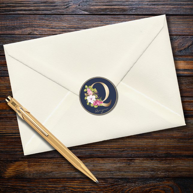 Gold Letter Q Eleganic Navy Floral Monogram Runder Aufkleber (Von Creator hochgeladen)