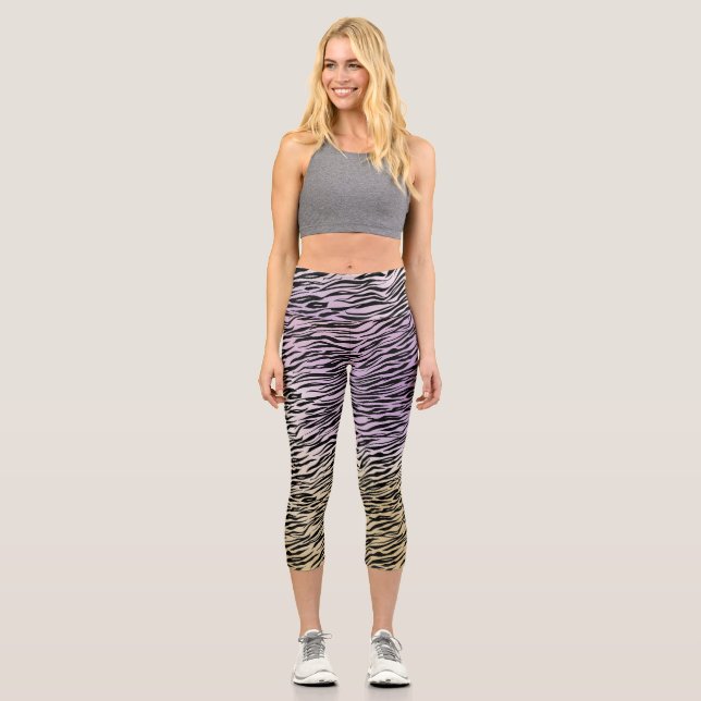 Gold Lila Black Zebra Print Aquarell Ombre Capri Leggings (Vorderseite)