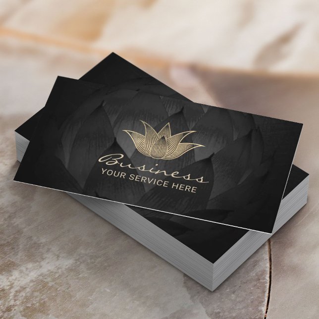 Gold Lotus Logo Eleganter Yoga Wellness-Center Visitenkarte (Von Creator hochgeladen)