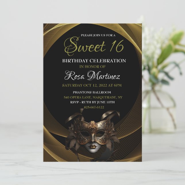 Gold Masquerade Sweet 16 Invitation (Debout devant)
