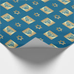 Gold Menorah & Star von David Jewish Holidays Geschenkpapier<br><div class="desc">Happy Hanukkah. Gold Foil Star von David und Menorah Design Hanukkah,  Rosh Hashanah,  Pessach,  Jüdische Feier Geschenk Wrapping Papier. Matching Geschenke und Karten verfügbar in der jüdischen Ferien / Hanukkah Kategorie unseres Stores.</div>