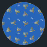 Gold Menorah und L'chaim Blue Runder Aufkleber<br><div class="desc">Umschlag Aufkleber/Siegel für Hanukkah. Stilvolle und festliche Art, Ihre Umschläge Siegel</div>