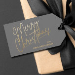 Gold Merry Christmas Luxe Gray Geschenkanhänger<br><div class="desc">Frohe Weihnachten in einem Imitat goldene Folienskript und Ihre Namen in schicken Schriften,  diese grauen Geschenketiketten oder Gastgeschenk Tags sind stilvoll für jeden Weihnachtsfeiertag.</div>