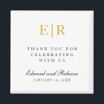 Gold Monogram Vielen Dank Elegant Wedding Gevor Magnet<br><div class="desc">Eleganter Hochzeitsfavorit Magnet mit einem einfachen Design mit der Botschaft: "Danke, dass du mit uns gefeiert hast". Oben sind Ihre beiden ersten Monogramm in Imitat Gold und unten sind Ihre Namen in Kalligraphie und Datum in einem Serif-Schriftart, über einen weißen Hintergrund. Diese eleganten und stilvollen Magnete machen Ihre Gäste zu...</div>