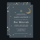 Gold Moon & Stars Navy Blue Bar Mitzvah Einladung<br><div class="desc">Diese einfache und schicke Bar Mitzvah Einladung bietet einen Mitternacht blauen / marineblau Hintergrund mit dem Stern des Davids, die Imitate Gold Glitzer Halbmond und Sterne. Die Rückseite ist mit einem dunkelblauen/marineblauen Hintergrund mit Imitaten mit vergoldeten Spritzern versehen. Personalisieren Sie es für Ihre Bedürfnisse. In meinem Geschäft finden Sie passende...</div>