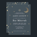 Gold Moon & Stars Navy Blue Bar Mitzvah Einladung<br><div class="desc">Diese einfache und schicke Bar Mitzvah Einladung bietet einen Mitternacht blauen / marineblau Hintergrund mit dem Stern des Davids, die Imitate Gold Glitzer Halbmond und Sterne. Die Rückseite ist mit einem dunkelblauen/marineblauen Hintergrund mit Imitaten mit vergoldeten Spritzern versehen. Personalisieren Sie es für Ihre Bedürfnisse. In meinem Geschäft finden Sie passende...</div>