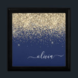 Gold Navy Blue Glitzer Script Monogram Girl Name Erinnerungskiste<br><div class="desc">Navy Blue und Gold Sparkle Glitzer Skript Monogram Name Jewelry Keepake Box. Dies macht den perfekten Abschluss,  Geburtstag,  Hochzeit,  Brautparty,  Jubiläum,  Babydusche oder Junggeselinnen-Abschied Geschenk für jemanden,  die Lieben glamourösen Luxus und schicke Stile.</div>