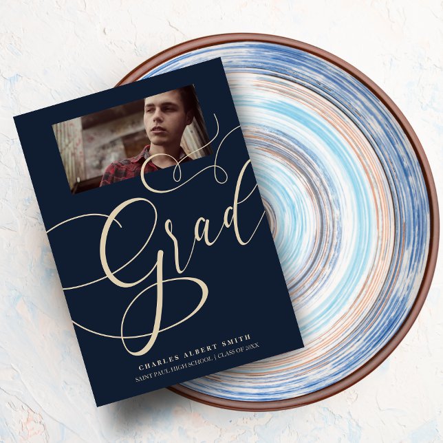 Gold & Navy Moderne Typografie Grad Foto Graduate Einladung (Von Creator hochgeladen)