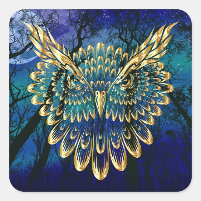 Gold Owl Face on forest at night Quadratischer Aufkleber (Vorderseite)