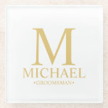 Gold Personalisierte Monogramm und Name Trauzeuge Glasuntersetzer<br><div class="desc">Classic Gold Personalisierte Trauzeuge Geschenke mit personalisierten Monogramm,  Trauzeuge Name und Titel in Gold klassische Serif Schriftart Stil. Auch perfekt für Trauzeuge,  Vater der Braut und mehr.</div>