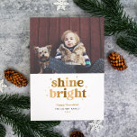 Gold Shine Bright Hanukkah Foto Card Feiertagskarte<br><div class="desc">Diese lustige Hanukkah-Karte zeichnet sich durch leuchtende Worte in bunten Buchstaben aus,  die Platz für ein Single-Foto bieten. Die Rückseite weist ein passendes Streifen-Muster auf.</div>