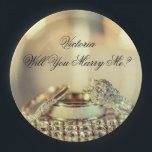 Gold Sie heiraten mir Vorschlag Name Skript Pappteller<br><div class="desc">Schön und elegant "Heiraten Sie mich?" Papierteller. Wirf ein Party für einen Vorschlag! Wie lustig wäre das? So ein großartiges Gedächtnis zu machen. Dies wird Ihren Vorschlag zu einem wirklich unvergesslichen und besonderen Tag machen. Sie oder er wird sicherlich "Ja" sagen. Herzlichen Glückwunsch!</div>