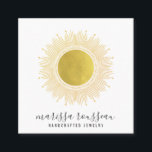 Gold Sun Imitate Foil Mandala Juwelier Designer Sq Quadratische Visitenkarte<br><div class="desc">Eine schicke, handgefertigte Schmuckdesignerkarte mit einer modernen Goldsonne-Mandala mit Sonnenstrahlen und Mondphasen mit einem hübschen, modernen Schriftzeichen-Typ.</div>