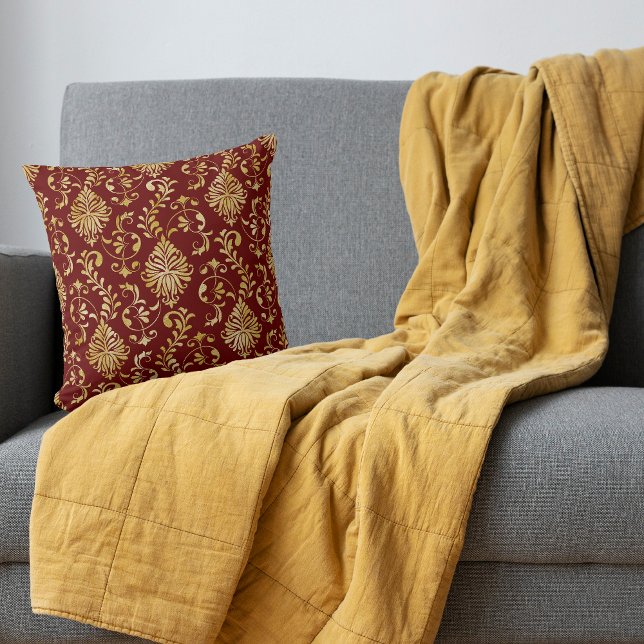 Gold Swirl Damask Muster auf Maroon Red Kissen (Von Creator hochgeladen)